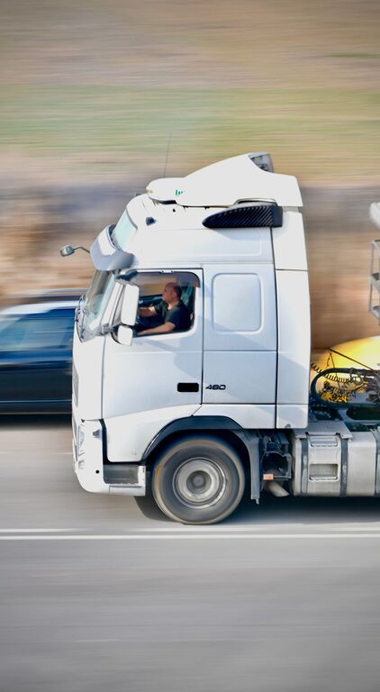 Czas dostawy w transporcie międzynarodowym: najważniejsze czynniki